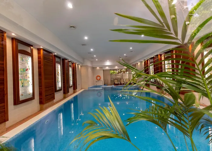 Hotel met zwembad: Lion's Garden Hotel